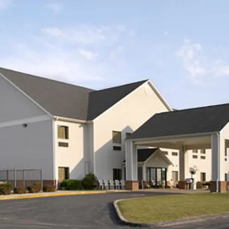 Super 8 Monett Hotel